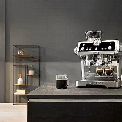 ������ ������ Delonghi Specialista Prestigio EC 9355.M �� �����