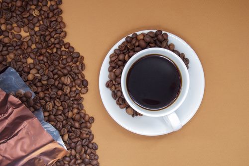 כוס קפה בלי קפאין